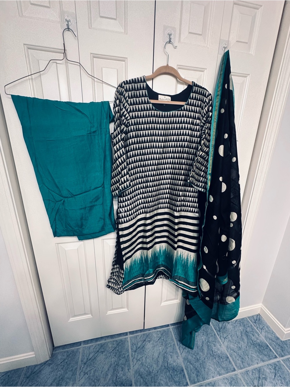 Women's Black & Teal Patterned Salwaar Kameez with Teal Scarf size 23”